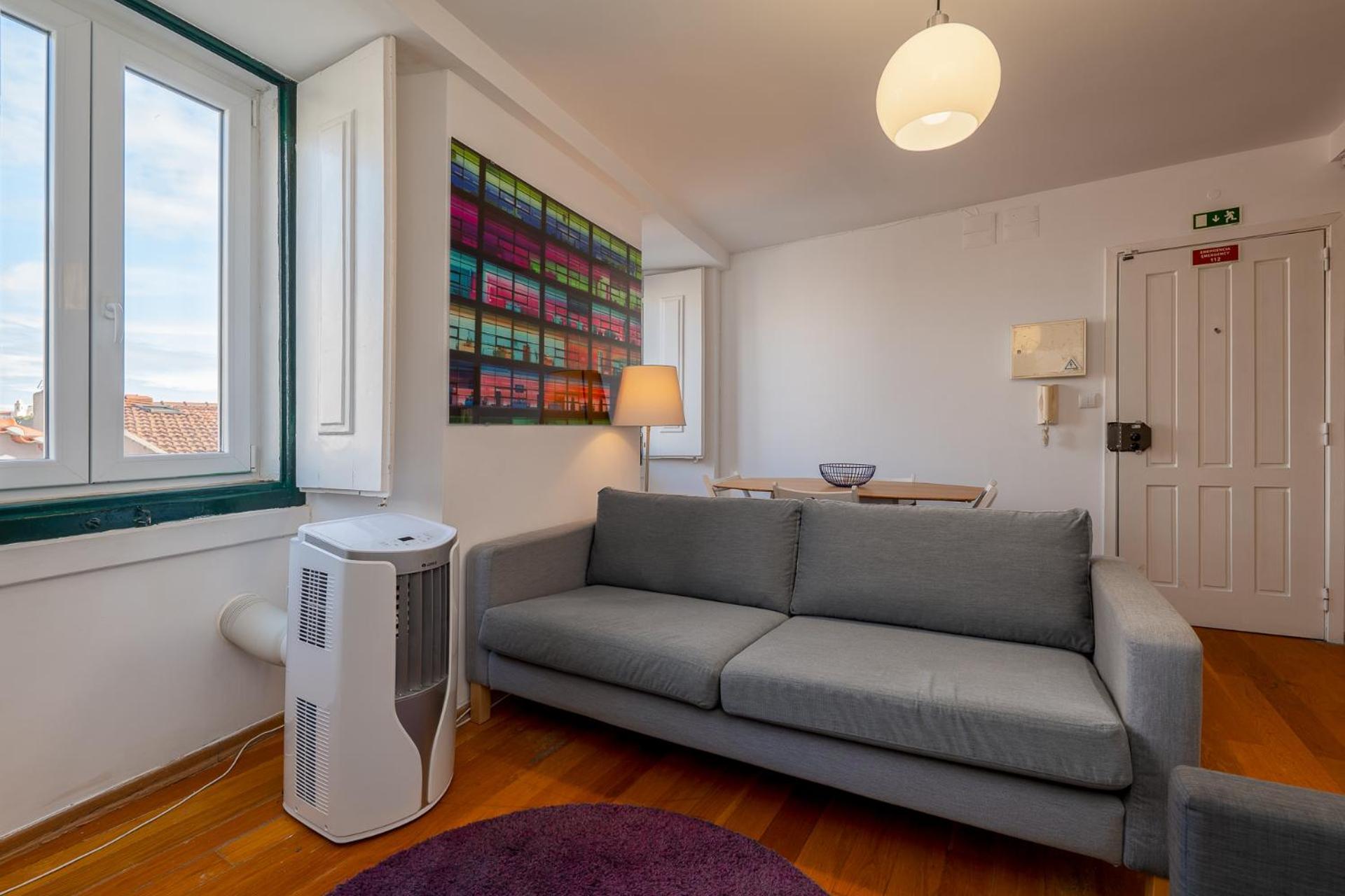 Contemporary In Historical Chiado Apartment